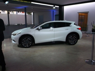 Infiniti Q30