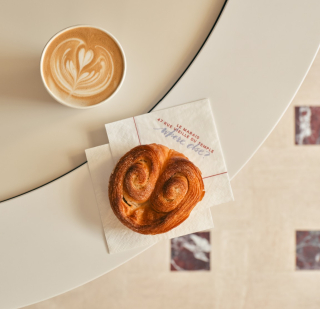 Un mocha tonka, une saveur chocolatée et lactée très onctueuse accompagné d'un palmier gourmand