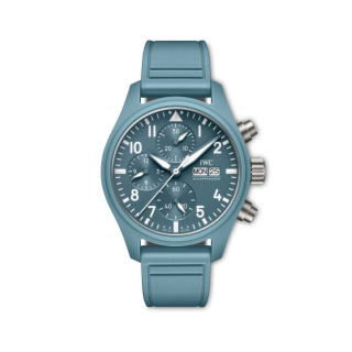 Montre IWC Top Gun Miramar vue de face avec cadran bleu et trois compteurs