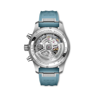 Fond transparent de la IWC Pilot’s Watch Chronograph 41 Top Gun, montrant le mouvement automatique