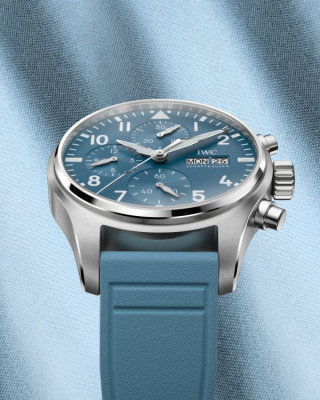 Chronographe 41 Top Gun Miramar d’IWC en acier inoxydable avec cadran bleu clair et bracelet caoutchouc