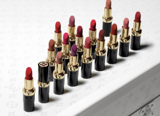 Collection complète de rouges à lèvres La Beauté Louis Vuitton aux teintes variées