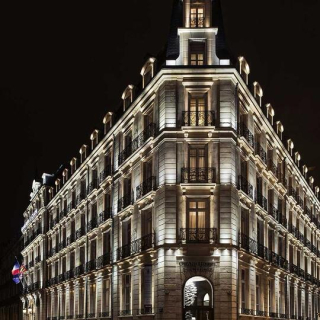 Façade illuminée de l’Hôtel La Cloche d’Or à Dijon, MGallery