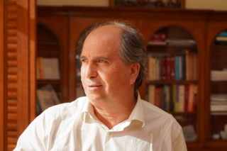 Le Dr Olivier Dubois, directeur des Thermes de Saujon, photographié dans son bureau