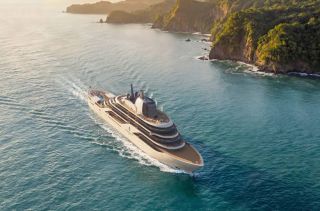 Yacht de luxe Four Seasons I naviguant le long des côtes sauvages du Costa Rica, programmation croisière Caraïbes 2027-2028, voyage ultra-luxe Marina Papagayo.