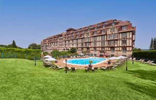 Jouer au golf avec vue sur la mer à l'Hôtel du Golf de Deauville